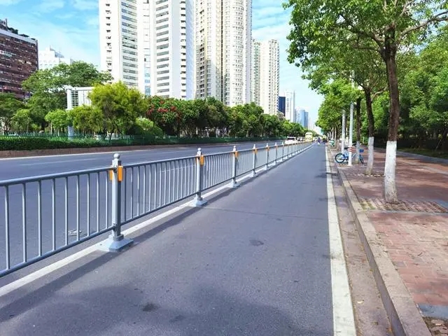 市政道路交通隔离护栏生产厂家——守护每一程，安全无界限